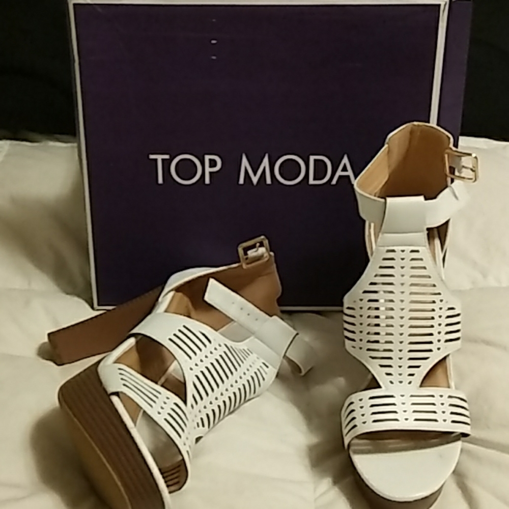 Toes out sandals